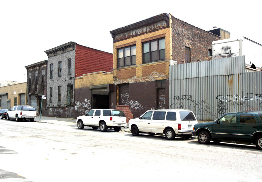 Primary Photo Of 10 Grattan St, Brooklyn Warehouse For Sale