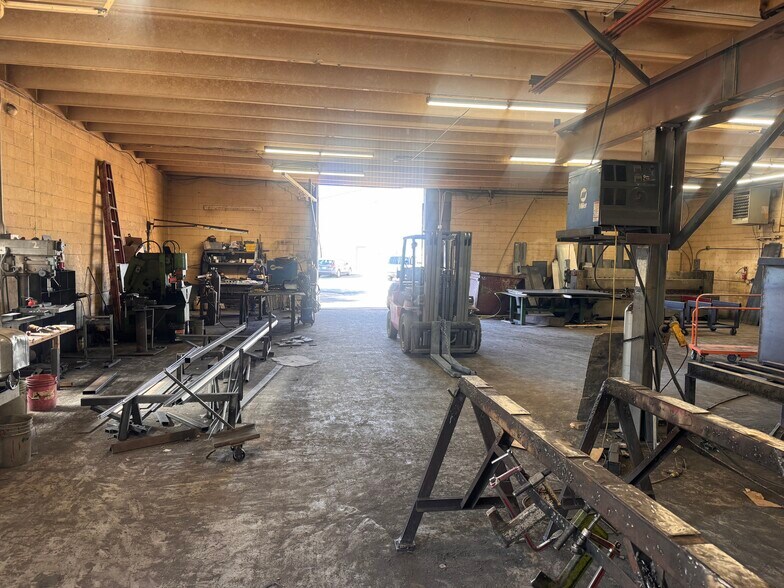More Photos Of 5315 Vasquez Blvd, Commerce City Manufacturing For Lease