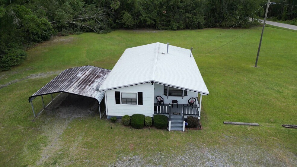 Primary Photo Of 93 Bell Dr, Baxley General Retail For Sale