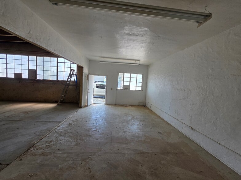 More Photos Of 2473 Fletcher Dr, Los Angeles Manufacturing For Lease