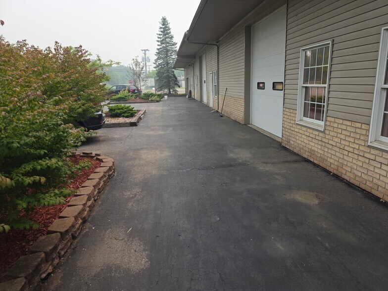 More Photos Of 25968 Waltz Rd, New Boston Auto Repair For Sale