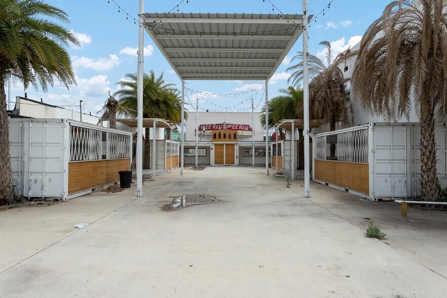 More Photos Of 312 S 17th St, McAllen Bar For Sale