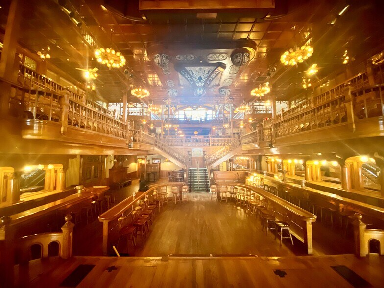 More Photos Of 128 W Church St, Orlando Bar For Lease