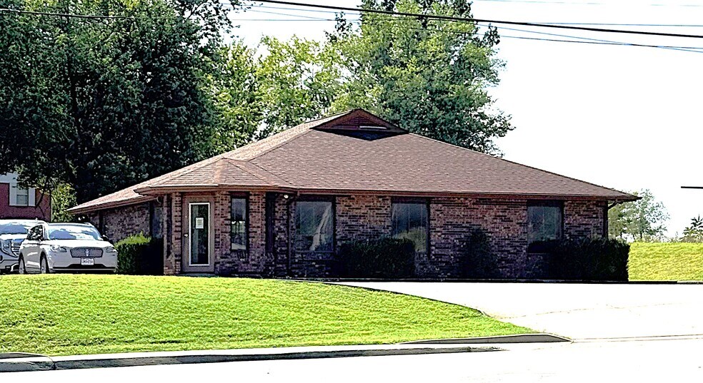 More Photos Of 2525 E Jackson Blvd, Jackson Office For Lease