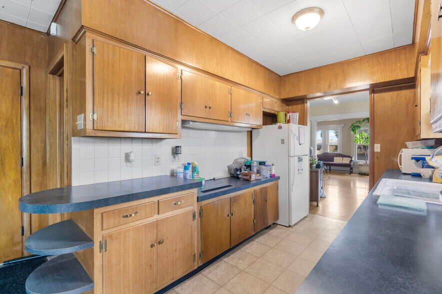 More Photos Of 1658 Saint Louis St, Springfield Office For Lease