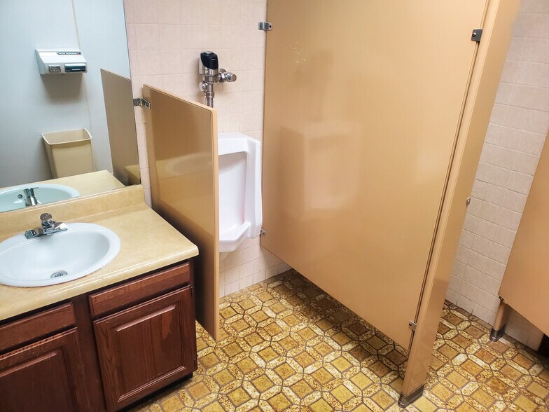 More Photos Of 95 W Grand Ave, Lake Villa Medical For Sale