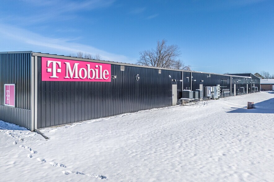 More Photos Of 1186 N Shawano St, New London General Retail For Lease