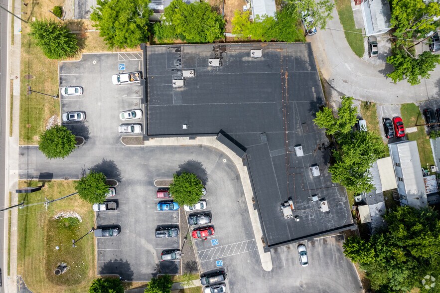 More Photos Of 7419 Middlebrook Pike, Knoxville General Retail For Lease