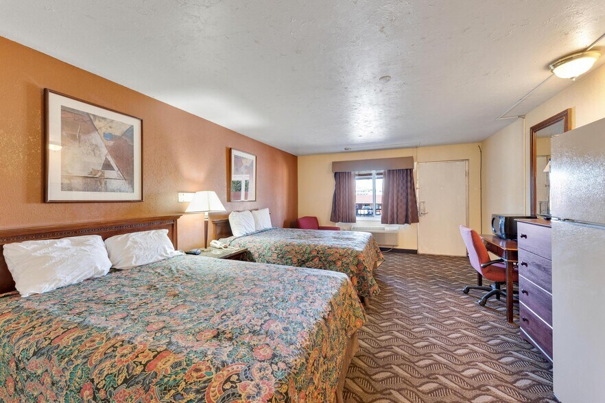 More Photos Of 260 W Main St, Vernal Hotel For Sale