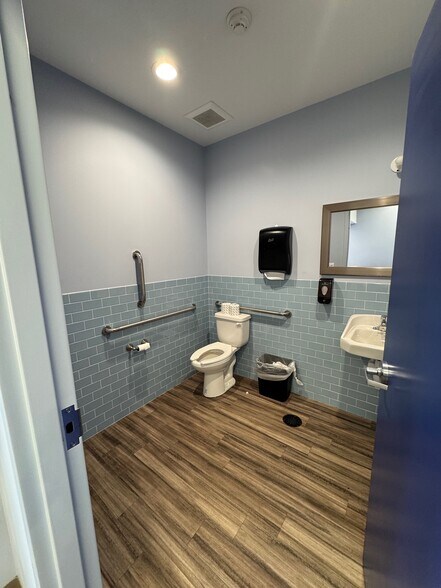 More Photos Of 1160 E Ogden Ave, Naperville Unknown For Lease