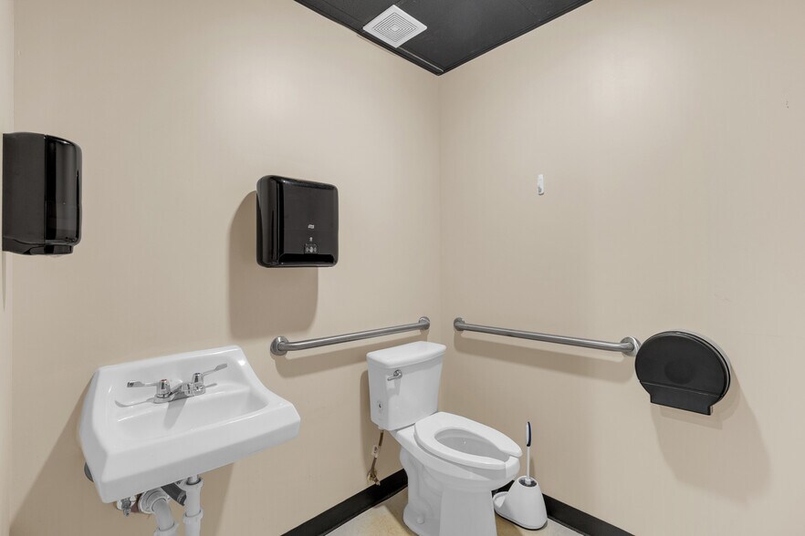 More Photos Of 1125 Cypress Station Dr, Houston Medical For Lease