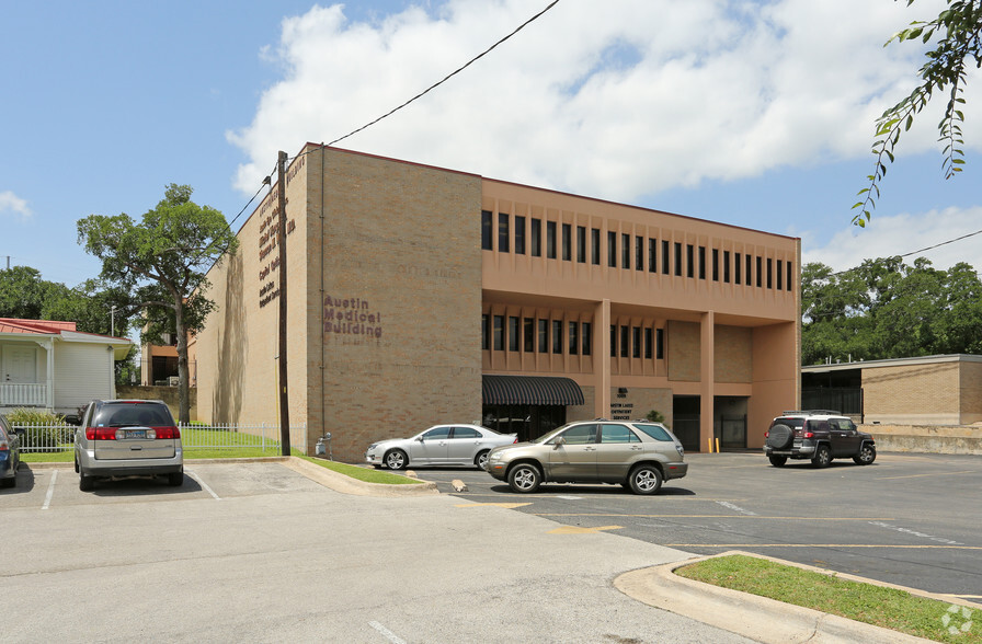 Primary Photo Of 1009 40th St E, Austin Medical For Lease