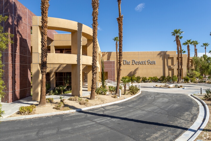More Photos Of 750 N Gene Autry Trl, Palm Springs Showroom For Sale