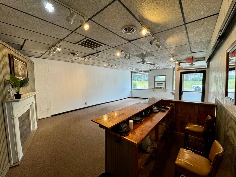 More Photos Of 194 Guy Park Ave, Amsterdam General Retail For Sale