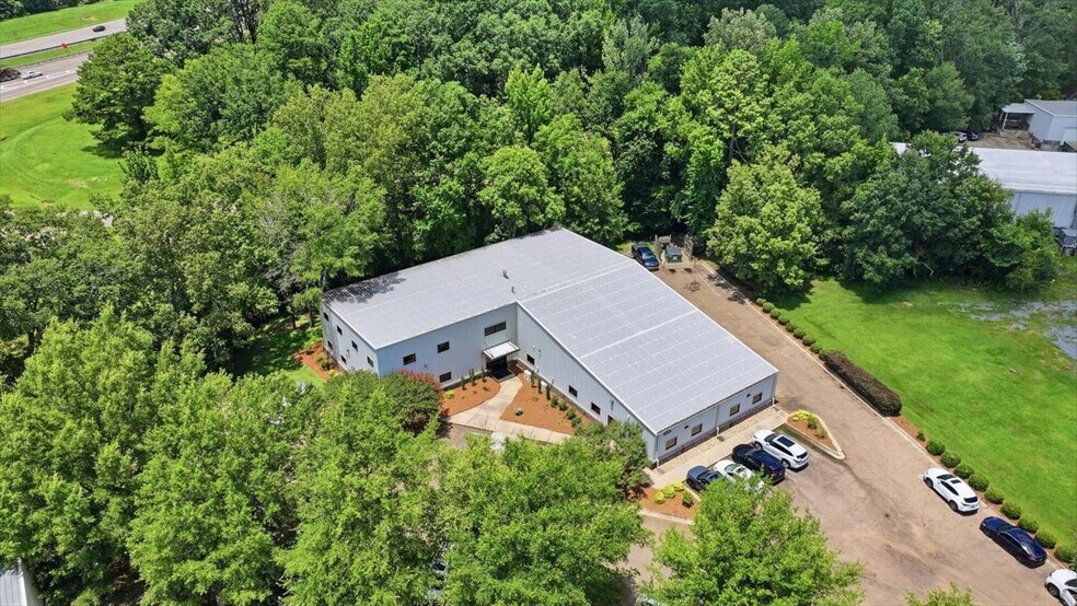 More Photos Of 219 Industrial Dr, Ridgeland Office For Lease