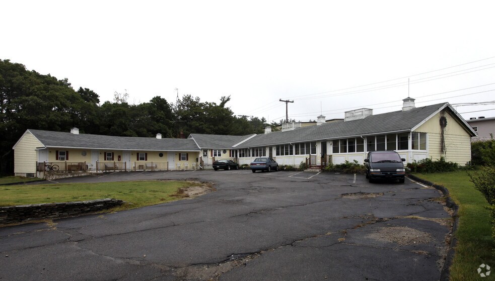 Primary Photo Of 3082 Cranberry Hwy, East Wareham Hotel For Lease