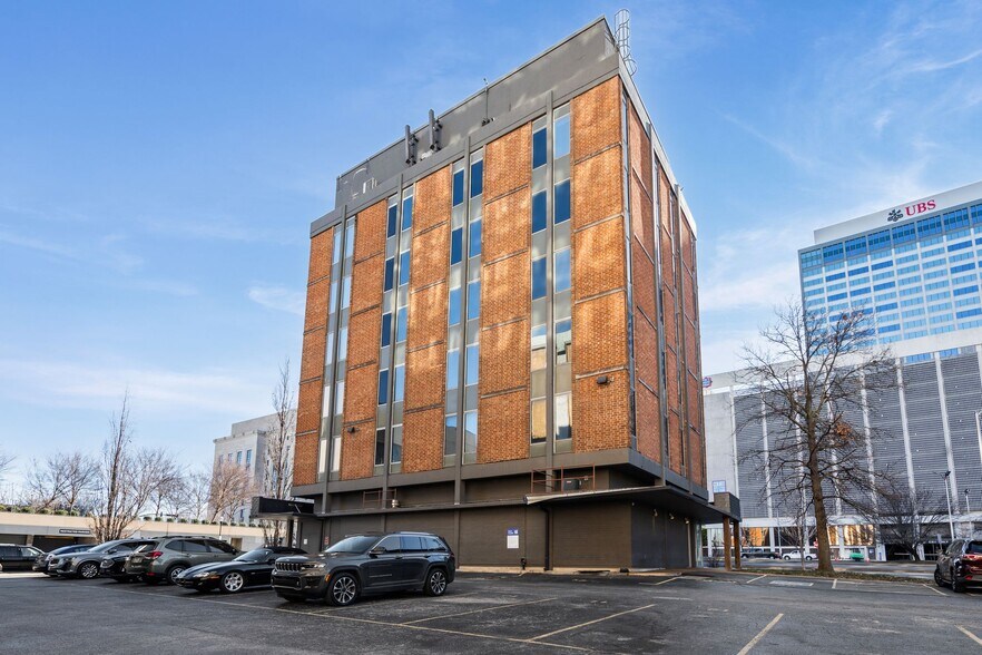 More Photos Of 300 James Robertson Pky, Nashville Office Residential For Lease