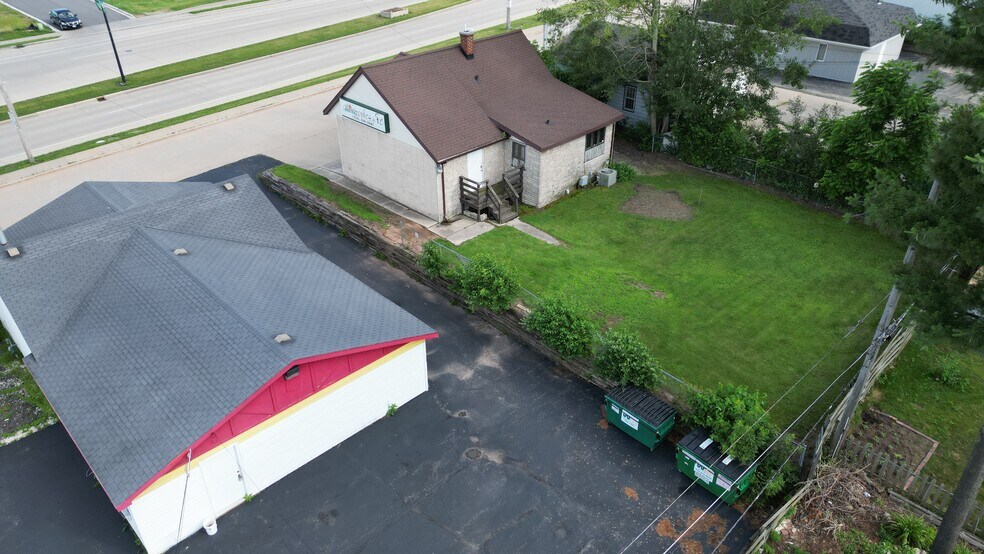 More Photos Of 802 S Military Ave, Green Bay Freestanding For Sale