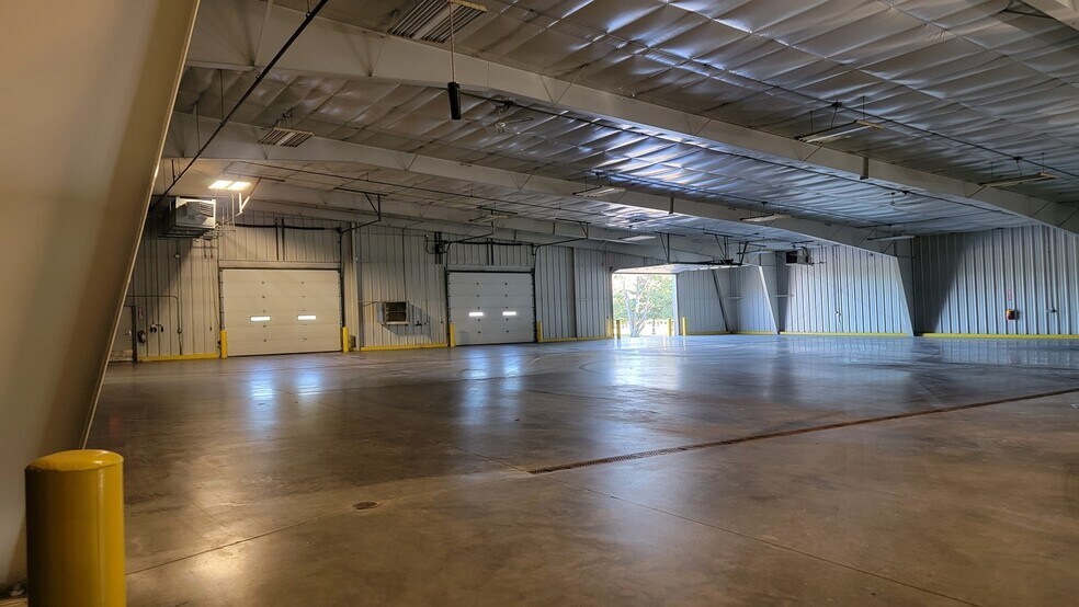 More Photos Of 10610 Washington Ave, Marshfield Warehouse For Lease