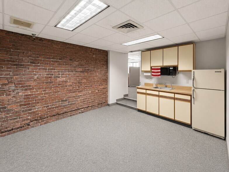 More Photos Of 7 Henry St, Worcester Light Manufacturing For Sale