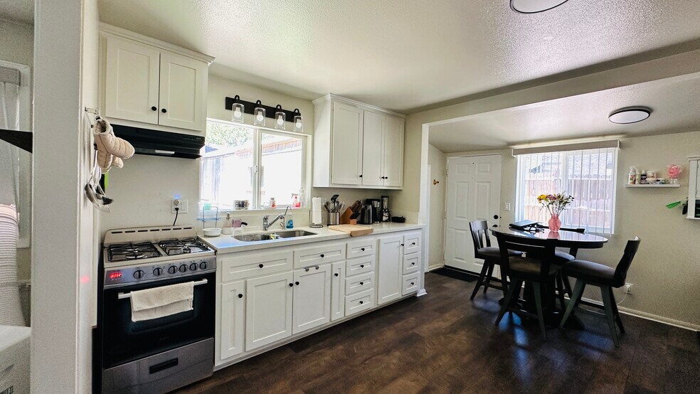 More Photos Of 54200 Pine Crest Ave, Idyllwild-Pine Cove Storefront Retail Office For Sale