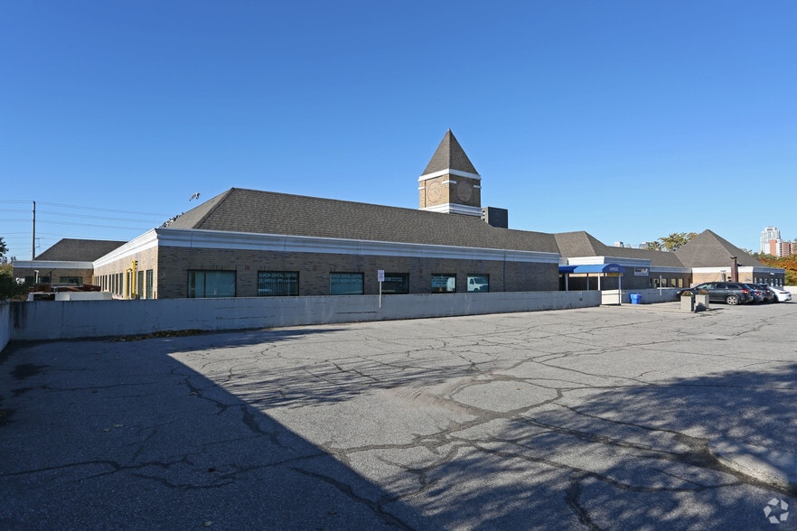 More Photos Of 3085-3105 Hurontario St, Mississauga General Retail For Lease