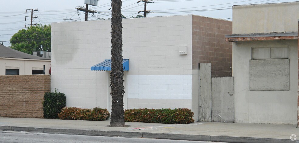 More Photos Of 5273-5275 E Washington Blvd, Commerce Warehouse For Lease