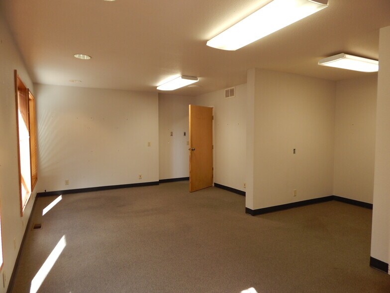More Photos Of 272 Medical Loop, Roseburg Office For Sale