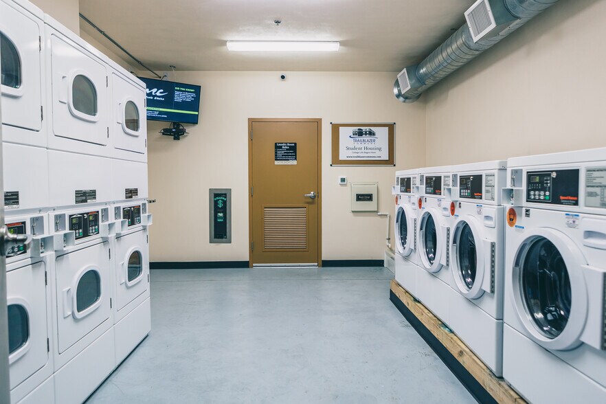 More Photos Of 820 Elm St, Godfrey Apartments For Sale