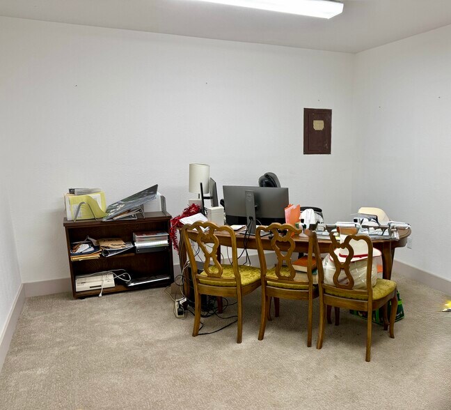 More Photos Of 1112 Meade Ave, Prosser Office For Sale
