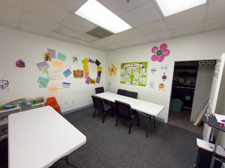More Photos Of 275 W Airport Blvd, Pensacola Storefront Retail Office For Lease