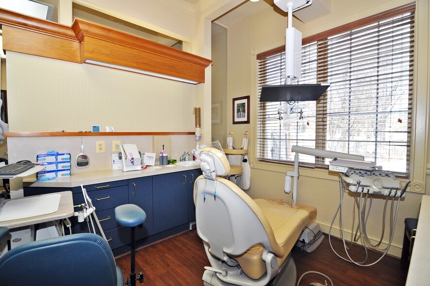 More Photos Of 10614 Warwick Ave, Fairfax Office For Lease