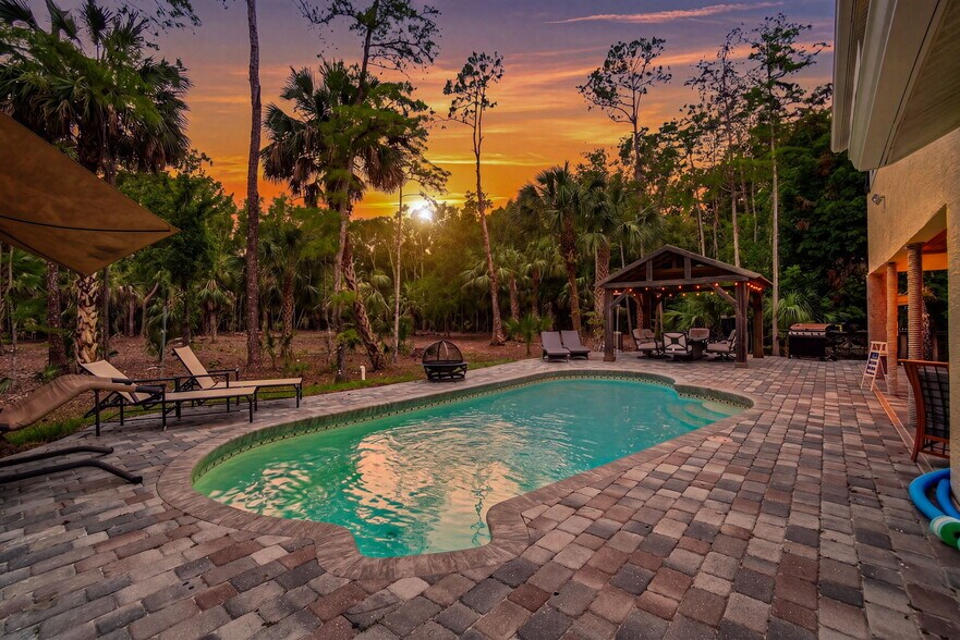 More Photos Of 4120 3rd Ave NW, Naples Apartments For Sale