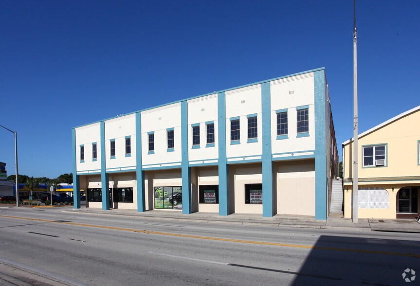 More Photos Of 801 8th Ave W, Palmetto Showroom For Lease