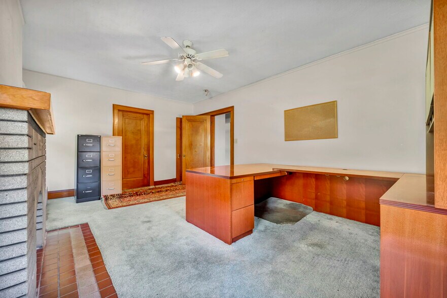 More Photos Of 881 E 222nd St, Euclid Office Residential For Sale