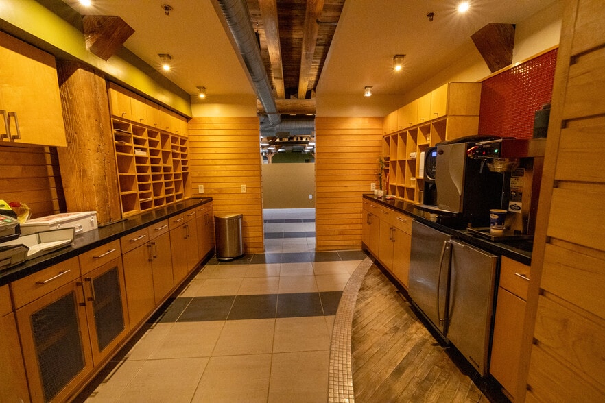 More Photos Of 1357 W Beaver St, Jacksonville Manufacturing For Sale