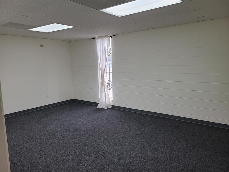 More Photos Of 10605 Chandler Blvd, North Hollywood Warehouse For Lease