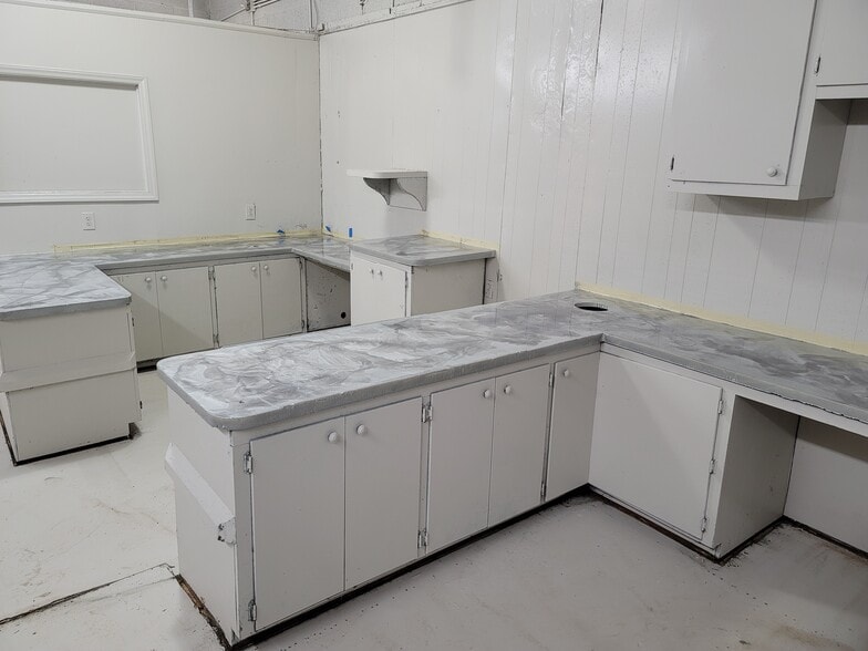 More Photos Of 1258 Yarn Mill Rd, Shelby Manufacturing For Lease