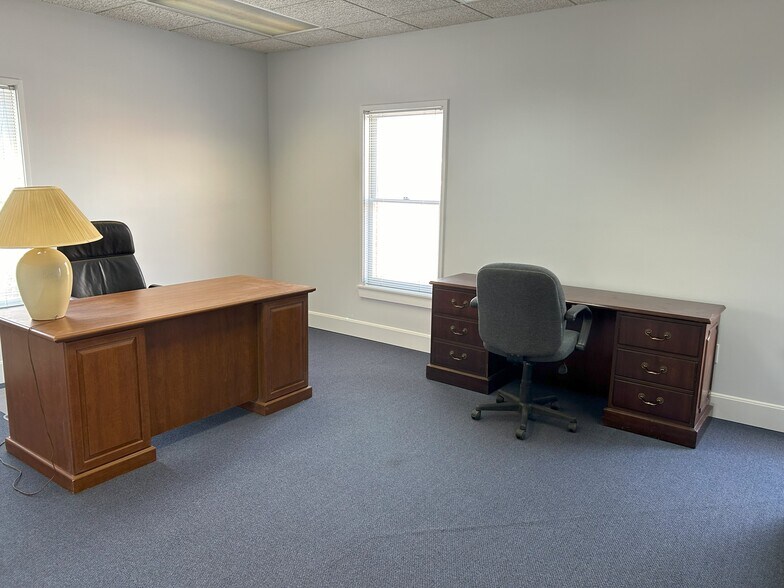 More Photos Of 2310 Peachford Rd, Atlanta Office For Sale