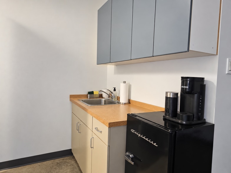 More Photos Of 11538 132A St, Surrey Warehouse For Sale