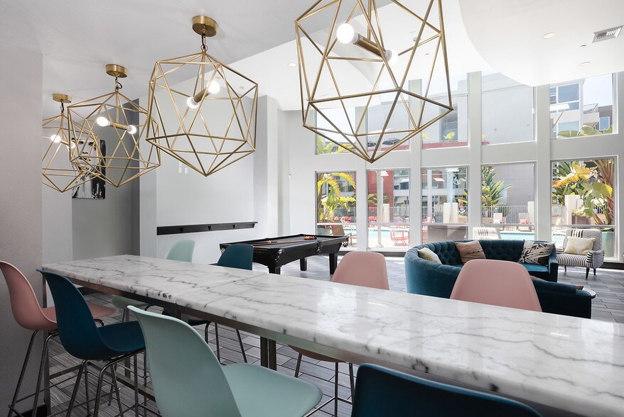 More Photos Of 6399 Christie Ave, Emeryville Apartments For Lease