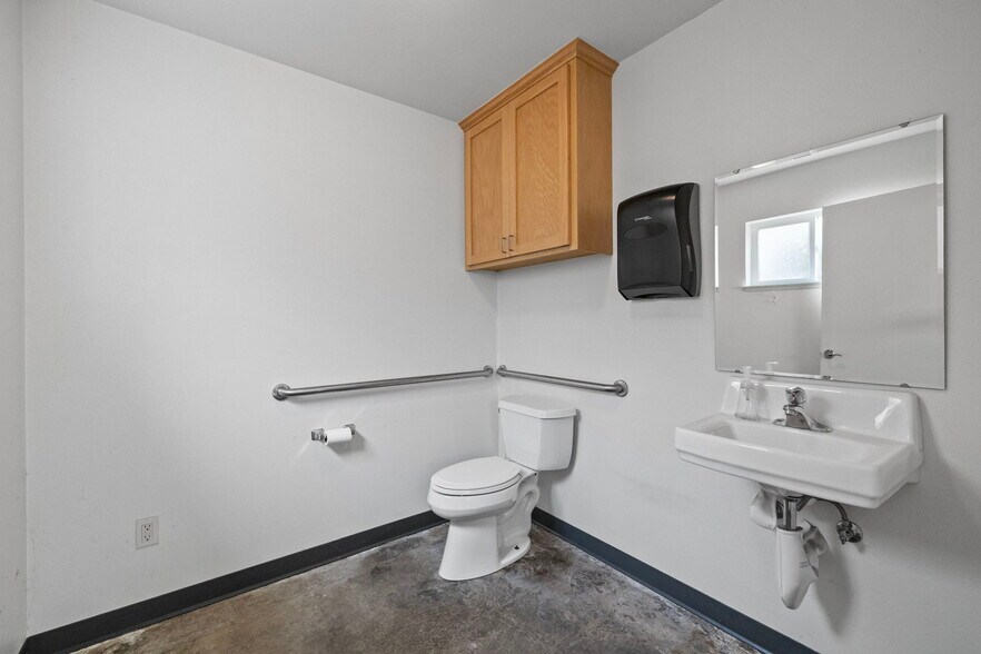 More Photos Of 18490 Striker Ct, Sonora Warehouse For Sale