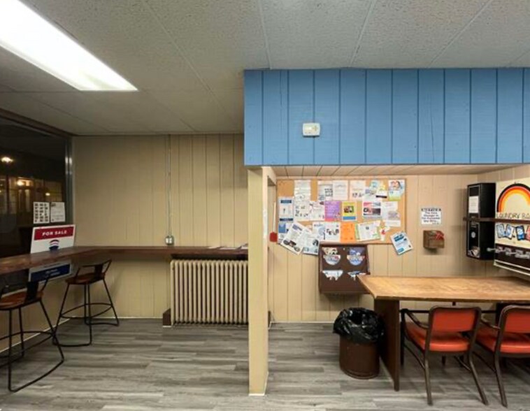 More Photos Of 243 High St, Mineral Point Flex For Sale