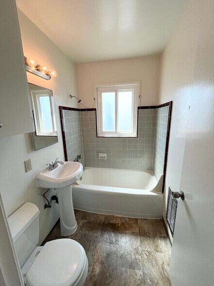 More Photos Of 1179 Felspar St, San Diego Apartments For Sale