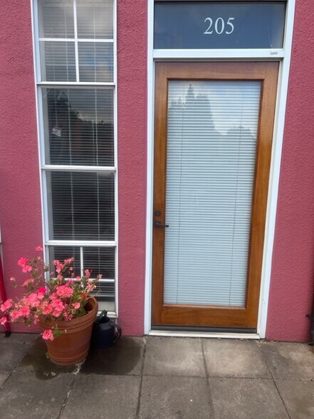 More Photos Of 3160-3190 College Ave, Berkeley Office For Lease