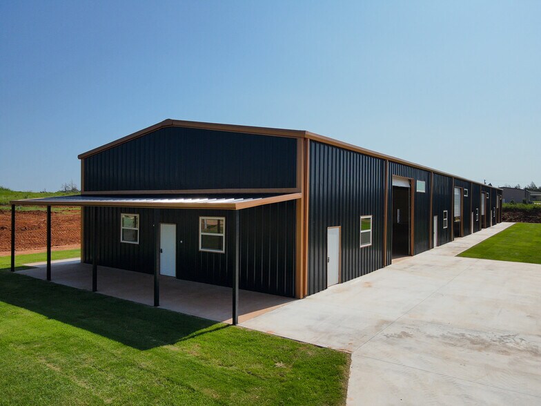 More Photos Of 11700 Blacksand Dr, Edmond Warehouse For Sale