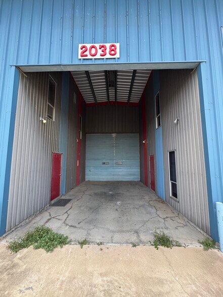 More Photos Of 2038 Saratoga Blvd, Corpus Christi Warehouse For Lease