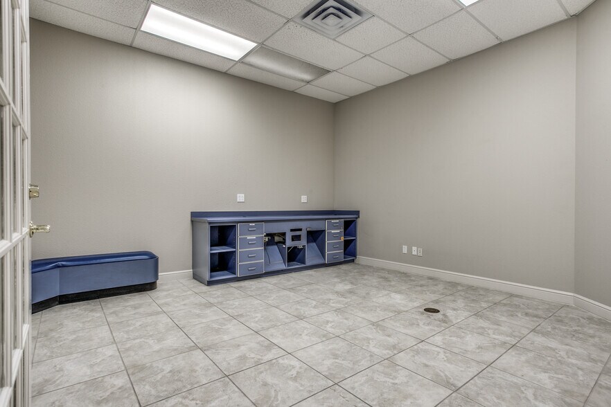 More Photos Of 605-607 6th St N, Texas City Restaurant For Sale