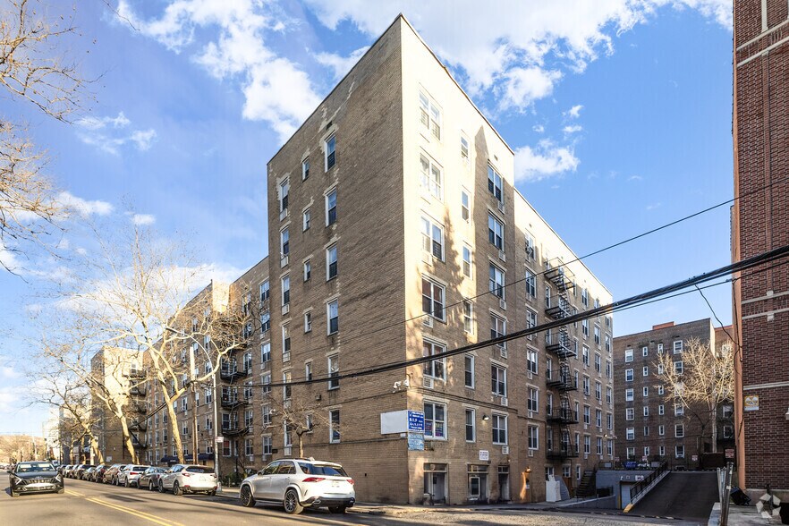 Primary Photo Of 142-20 Franklin Ave, Flushing Apartments For Lease