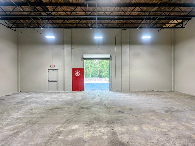 More Photos Of 105 Wood St, Greenville Manufacturing For Lease